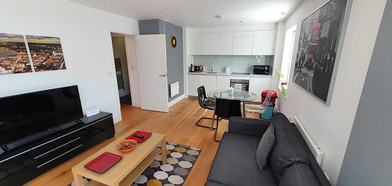 Bright & Spacious Double Bedroom With Ensuite And Concierge! Paid Parking Available 런던 외부 사진